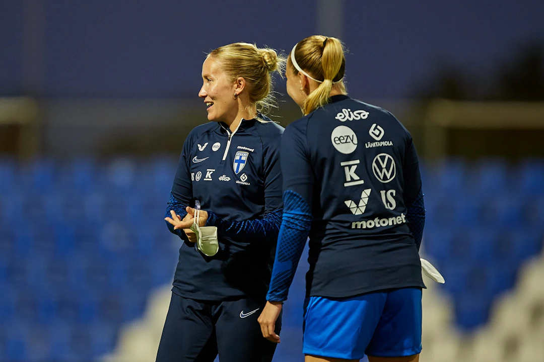 Nea Lehtola Helmareiden harjoituksissa marraskuussa 2022.