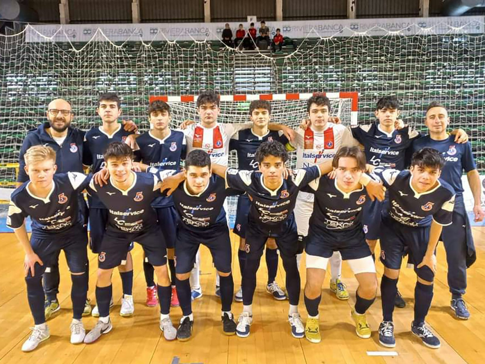 Pesaron U19-joukkue on esittänyt viime aikoina hyviä otteita. Aaro kuvassa alhaalla vasemmalla.