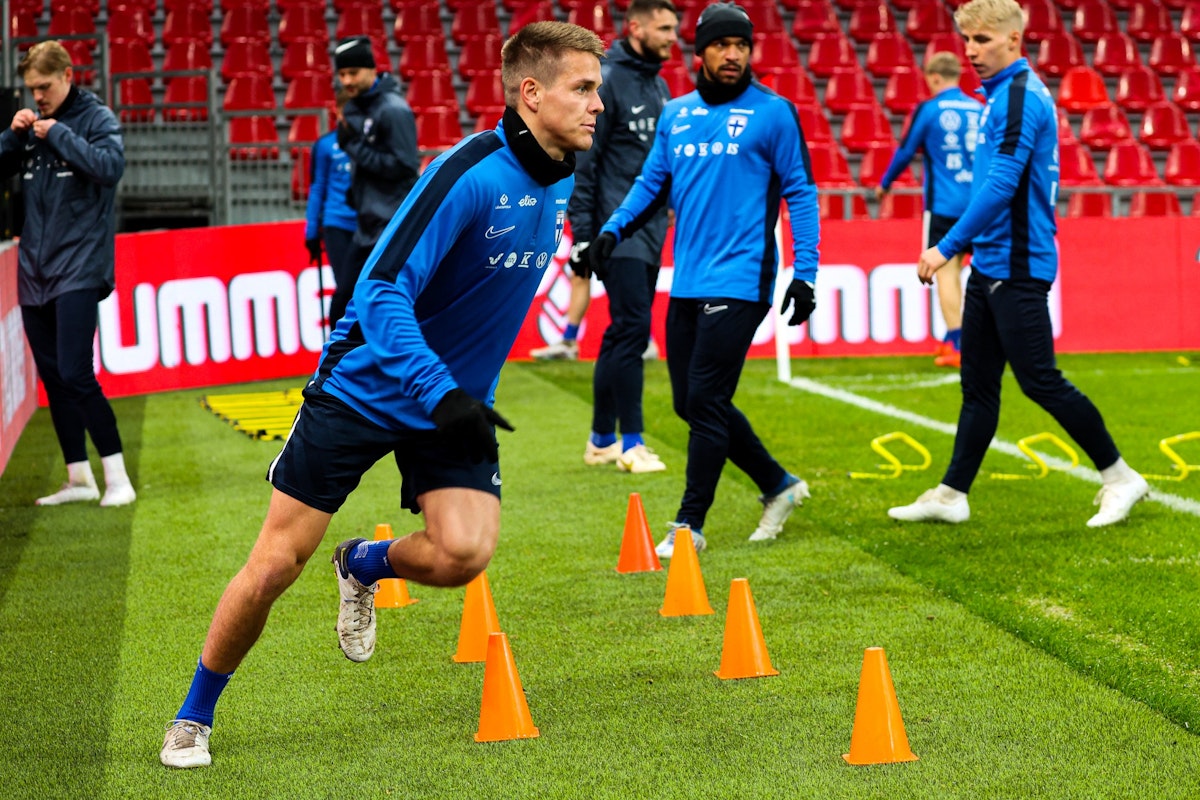 Niilo Mäenpää sivuun PohjoisIrlantiottelusta