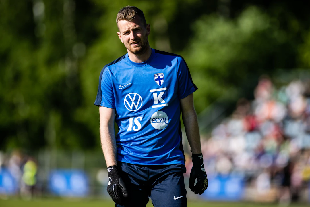 Lukas Hradecky.
