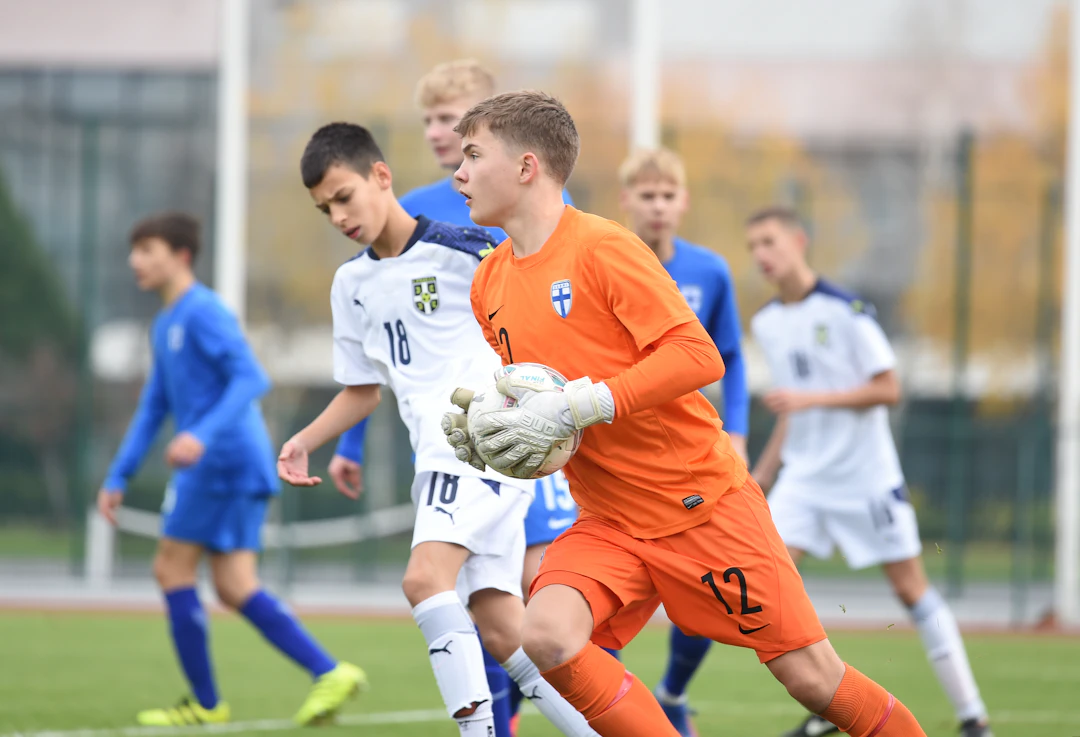 Maximillian Aerts on tuttu näky Suomen maalilla. Kuva marraskuun 2022 Serbia-ottelusta.
