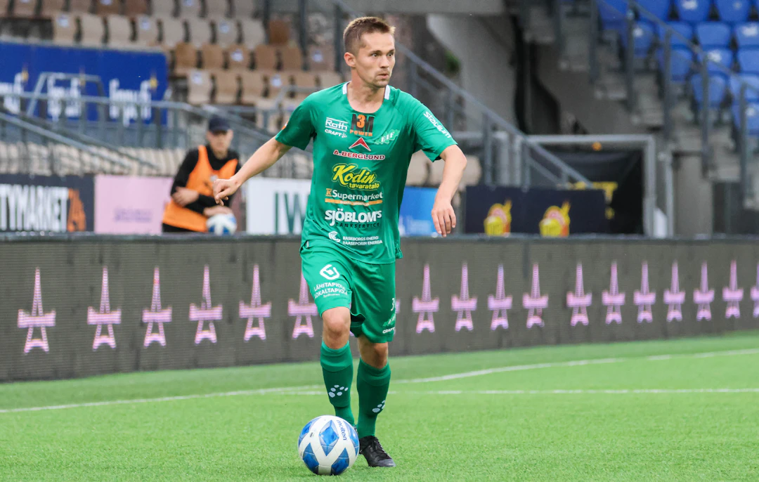 Efimov on pelannut Ykkösessä 70 ottelua ja viimeistellyt niissä komeat 20 osumaa.