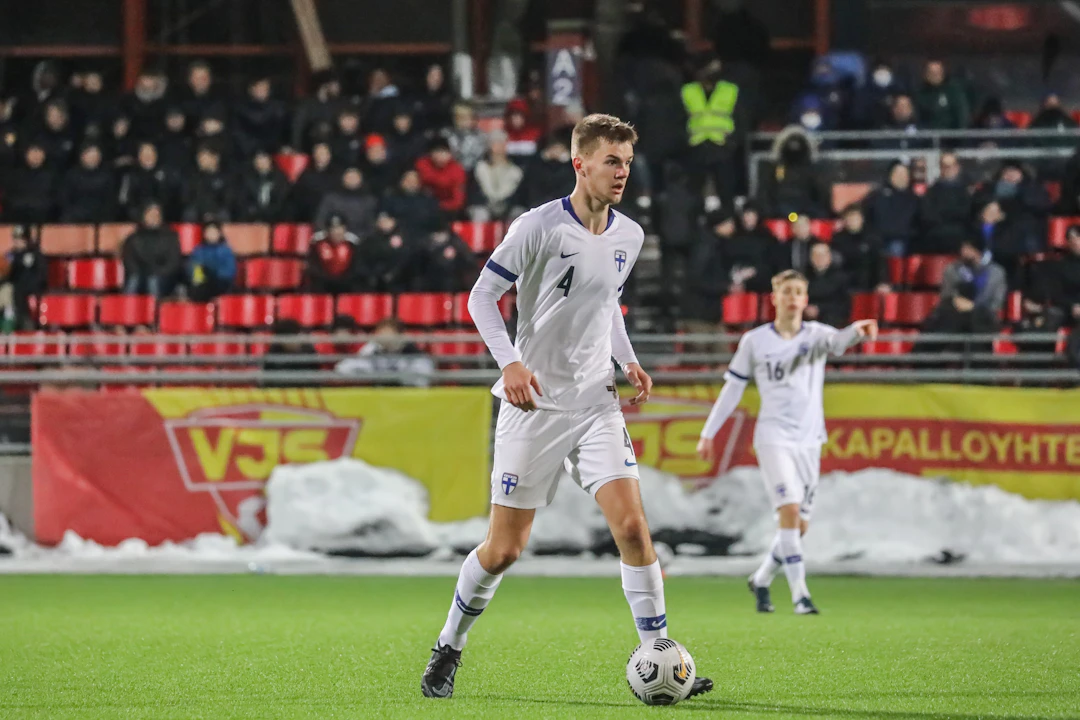 Keväällä 2022 Miika Koskela pelasi U19-maajoukkueen paidassa Belgiaa vastaan.