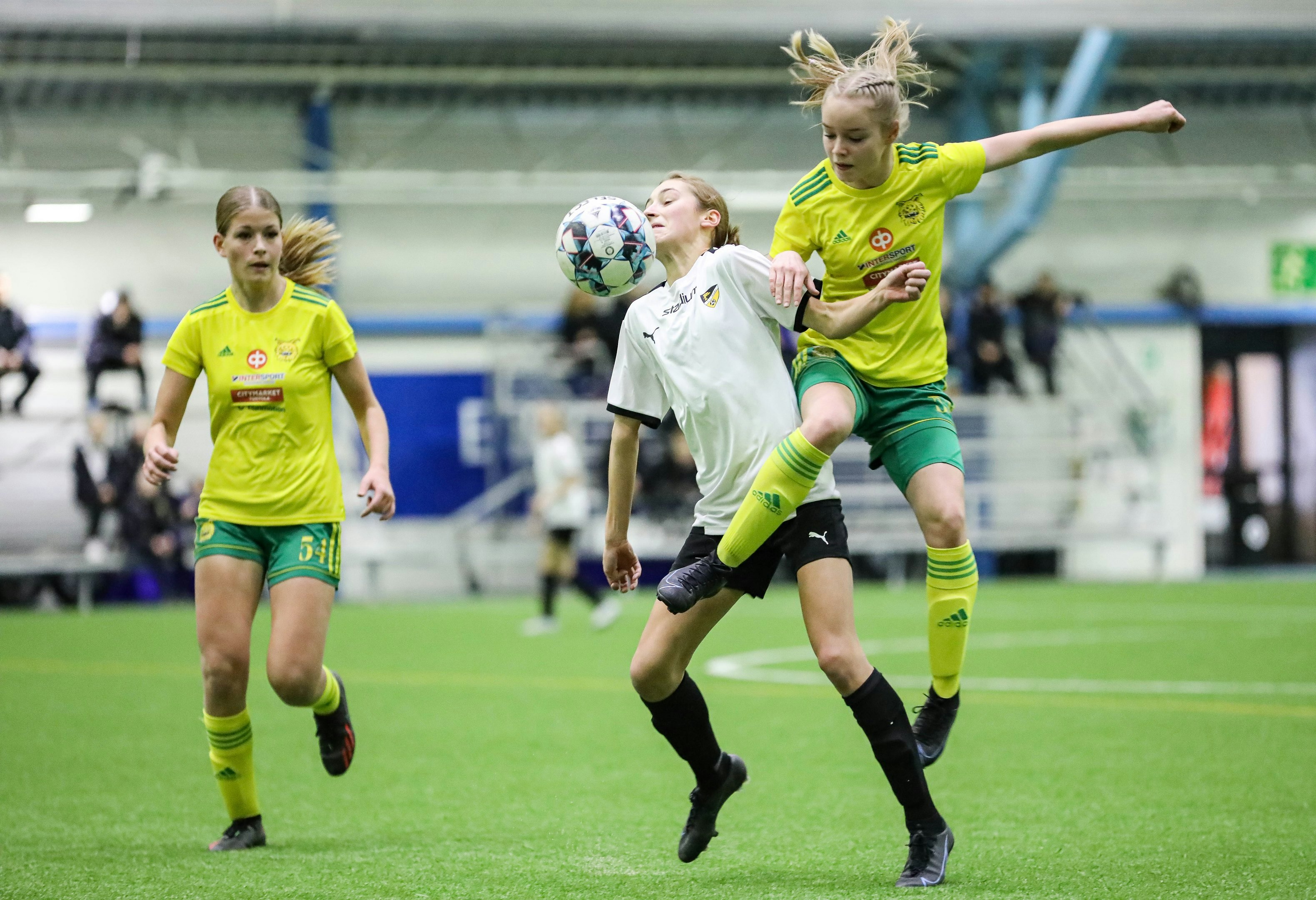 Huuhkaja-Helmariliigan pelit päättyvät kansainvälisiin turnauksiin Eerikkilässä.