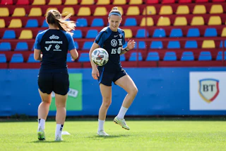 Joanna Tynnilä Helmareiden harjoituksissa Bukarestissa syyskuussa 2023.