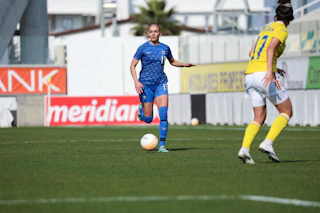 Nora Heroum Cyprus Cupin ottelussa Romaniaa vastaan helmikuussa 2023.