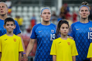 Emma Peuhkurinen Nations Leaguen ottelussa Romaniaa vastaan syyskuussa 2023.