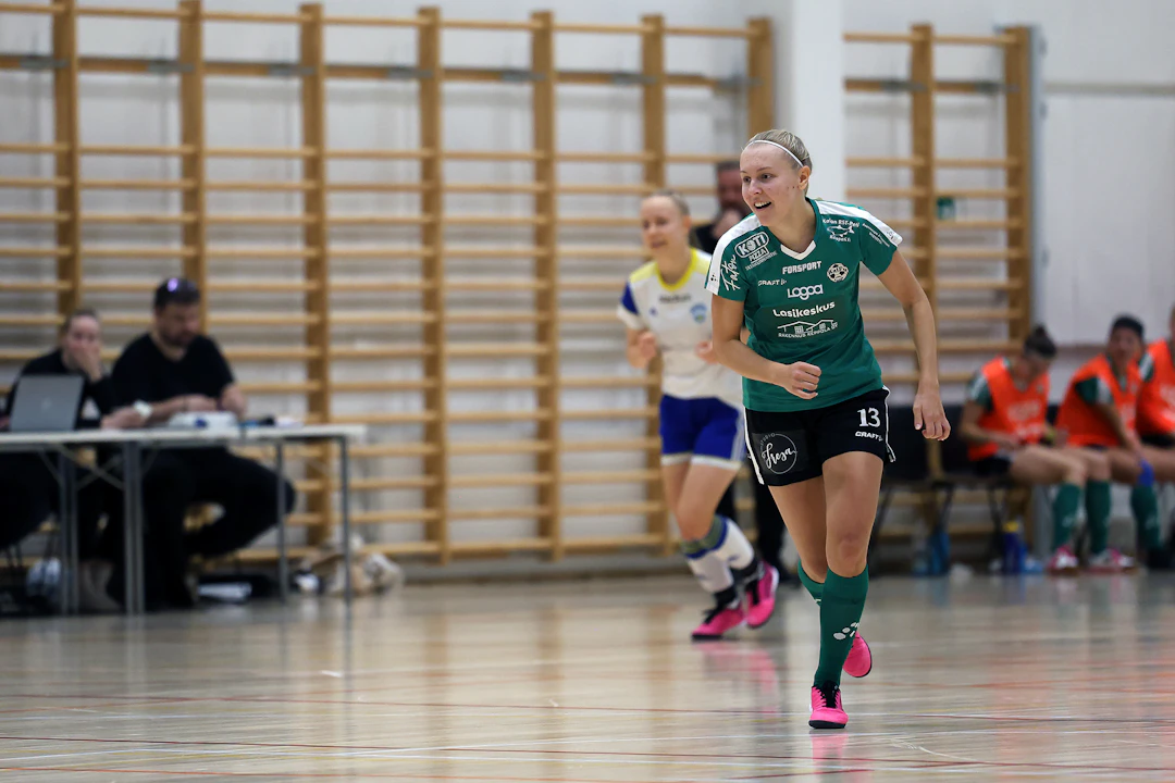 Jo Naisten Futsalmaajoukkueeseenkin paikan raivannut Tiiu Lehtonen (2004) nähtäneen Laitisen kokoonpanossa syksyn maaottelussa