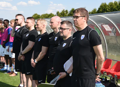 Kuvassa U16-poikien päävalmentaja Erkka V. Lehtola valmennustiimeineen Serbiassa UEFA Development -turnauksessa.