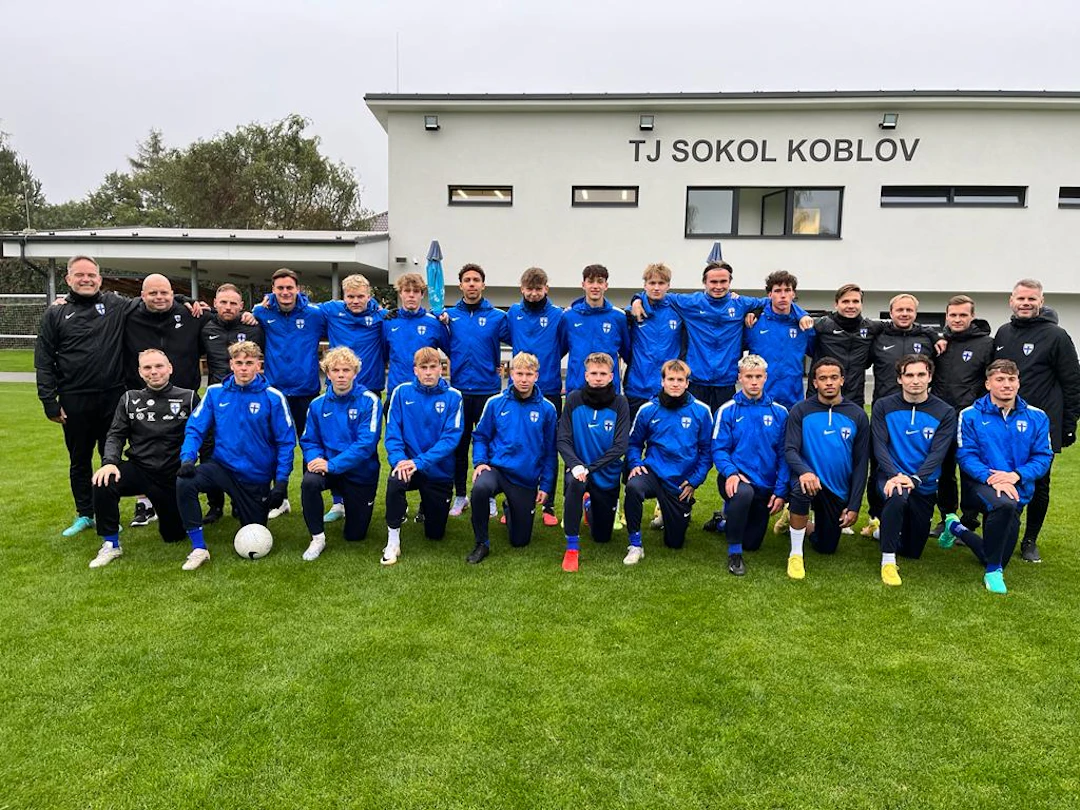 Minihuuhkajat veti maanantaina ensimmäiset harjoituksensa Tshekin maaperällä.