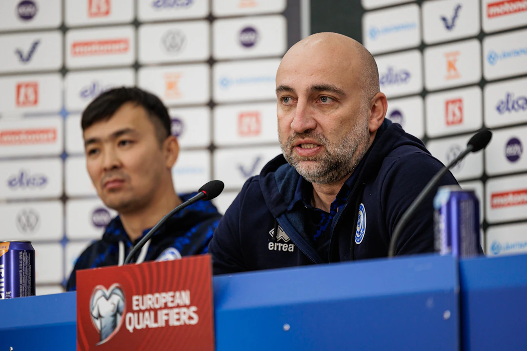 Kazakstanin päävalmentaja Magomed Adiev.