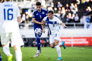 Robin Lod Nations League -ottelussa Bosnia ja Hertsegovinaa vastaan kesällä 2022.