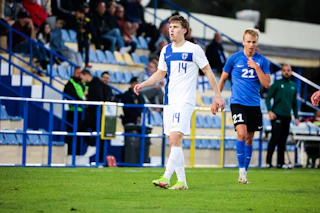 Lucas Lingman A-maaottelussa Viroa vastaan tammikuussa 2023.