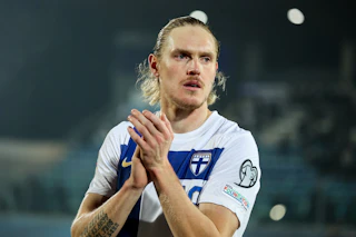 Fredrik Jensen EM-karsintaottelussa San Marinoa vastaan marraskuussa 2023.