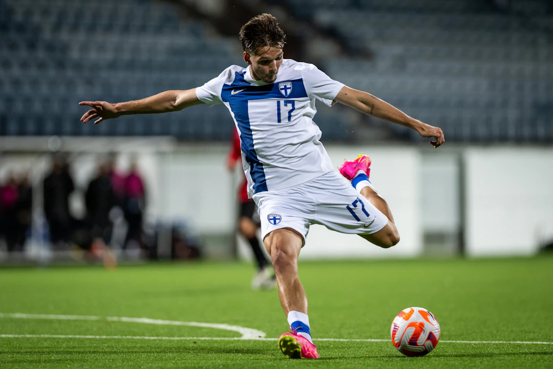 Juho Talvitie Pikkuhuuhkajissa Palloliitto.fi