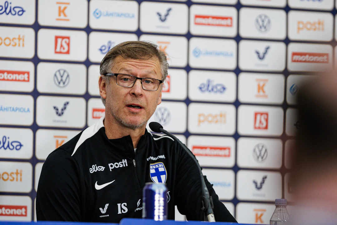 Päävalmentaja Markku Kanerva vastaili median kysymyksiin Viro-ottelun aattona.