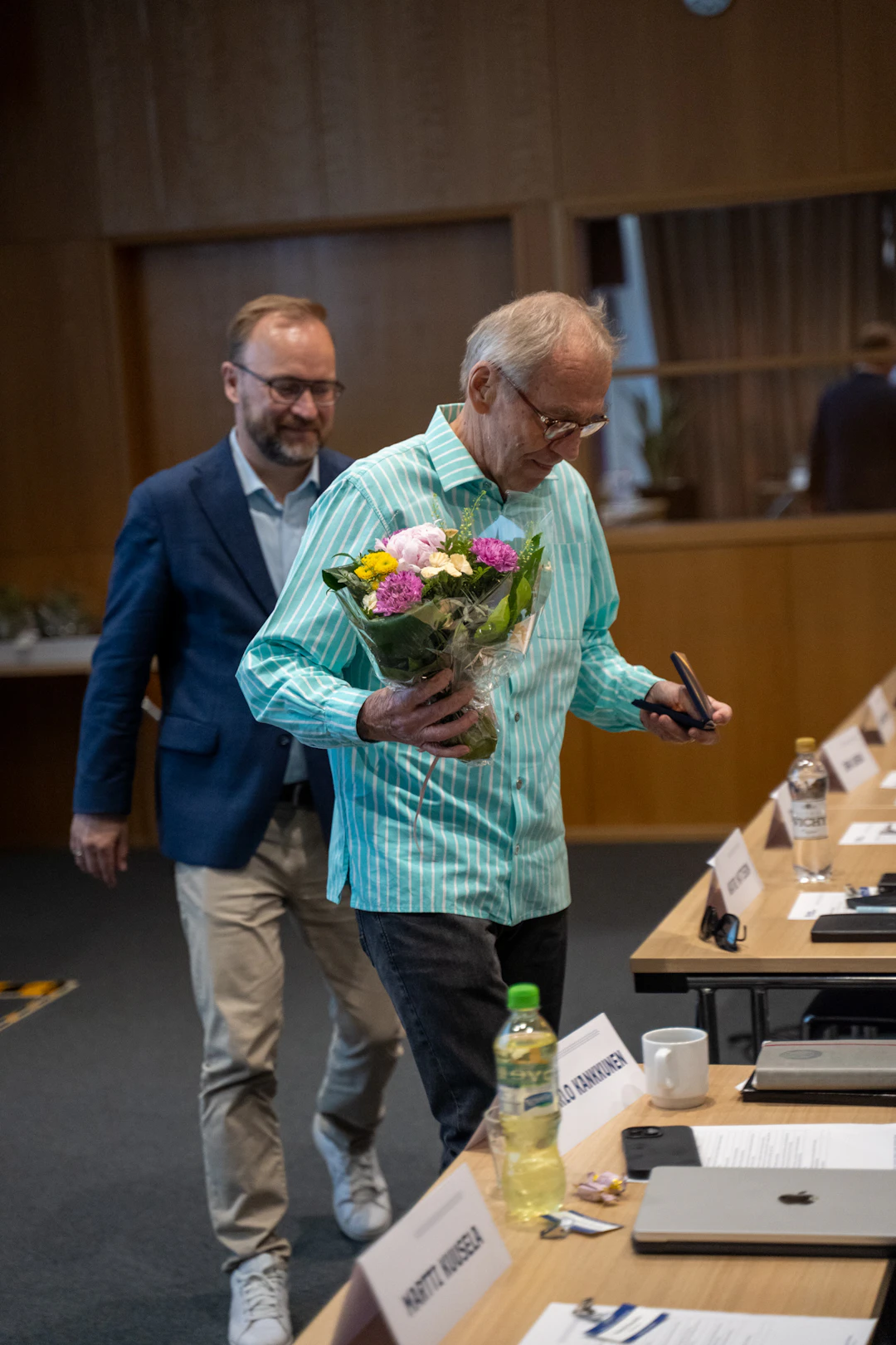 Martti Kuusela (oik.) nimettiin Palloliiton kunniajäseneksi.