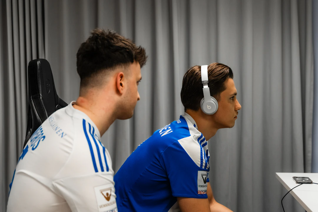 HJK.