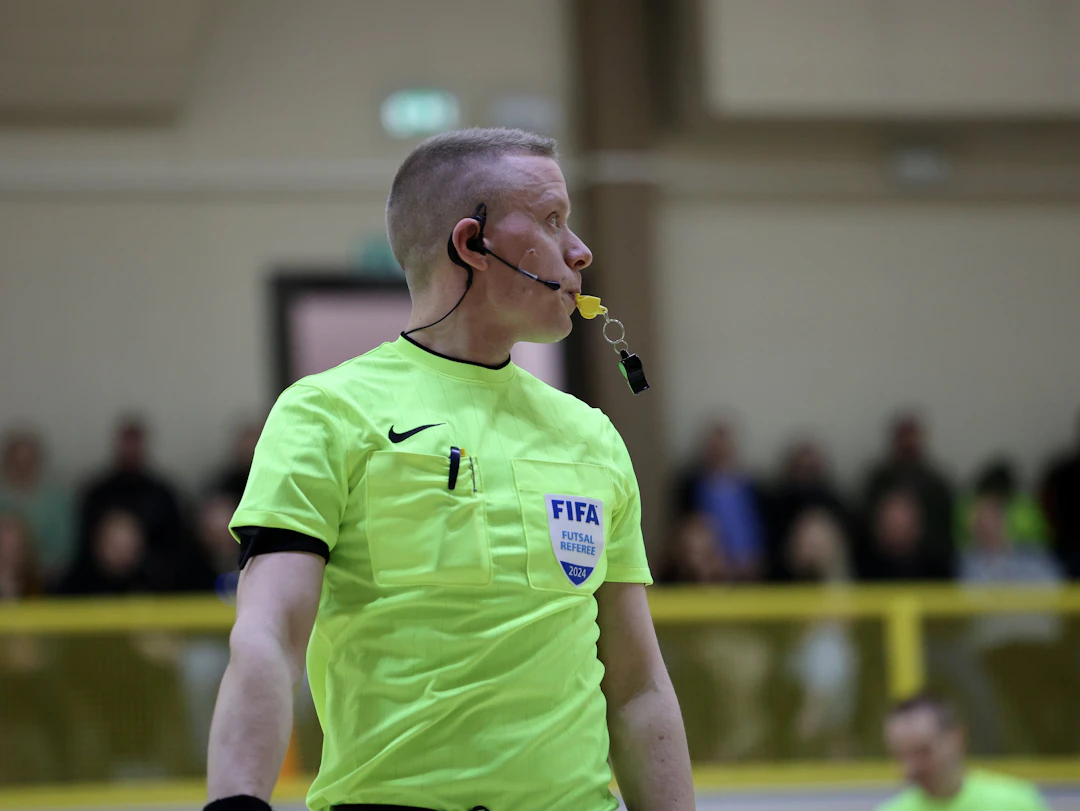 Arttu Kyynäräinen palkittiin jälleen vuoden erotuomarina