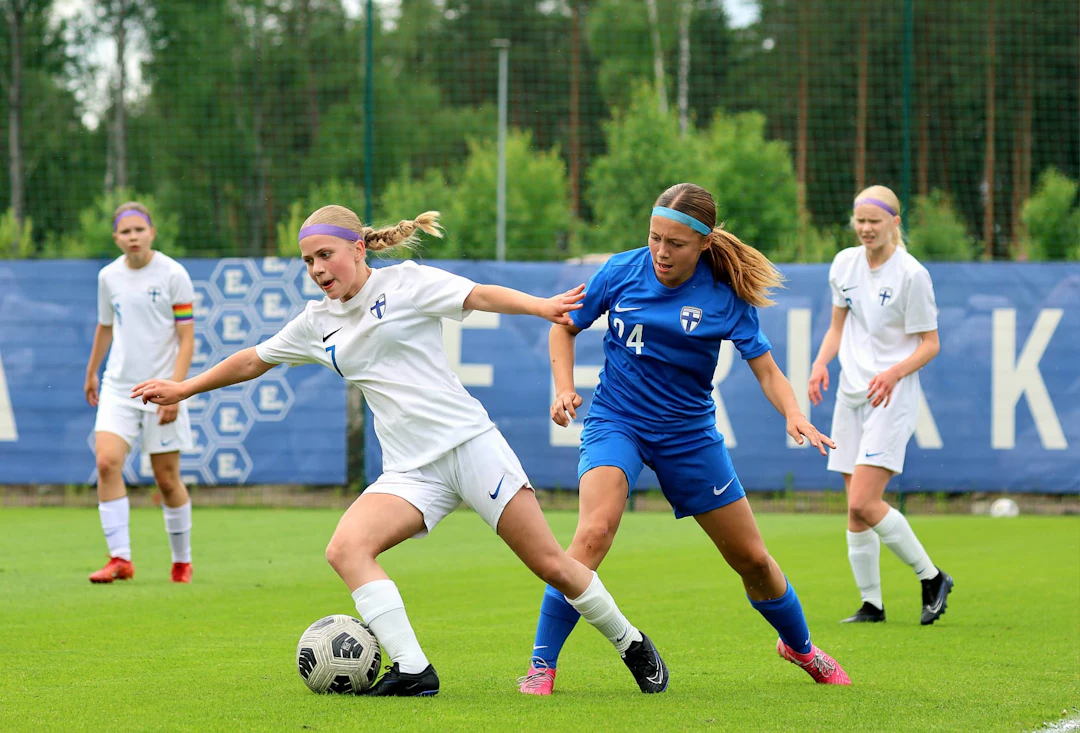 Helmariturnauksen 2024 finaalissa kohtasivat Team Pikkujämsä ja Team Rantala.