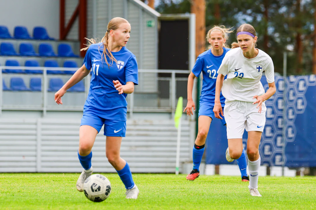 Aada Ikäheimonen (#11) voitti Helmariturnauksen maalikuningattaren palkinnon viidellä maalillaan – kaksi syntyi finaalissa.