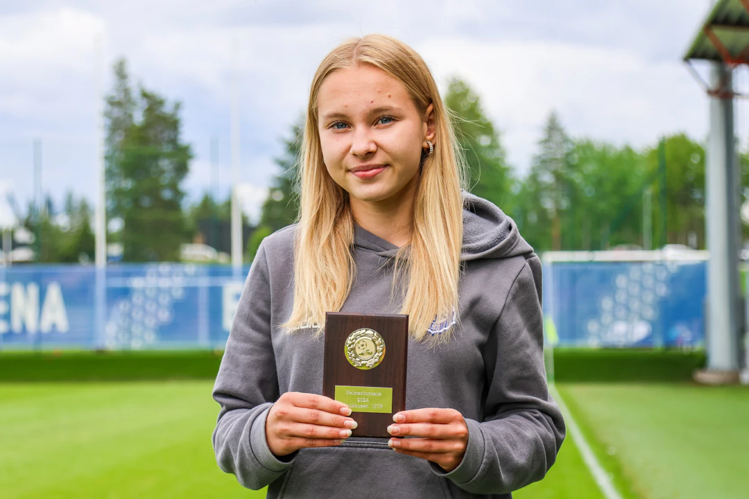 Elsa Mäkinen valittiin Helmariturnauksessa 2024 Team Nyströmin parhaaksi pelaajaksi.