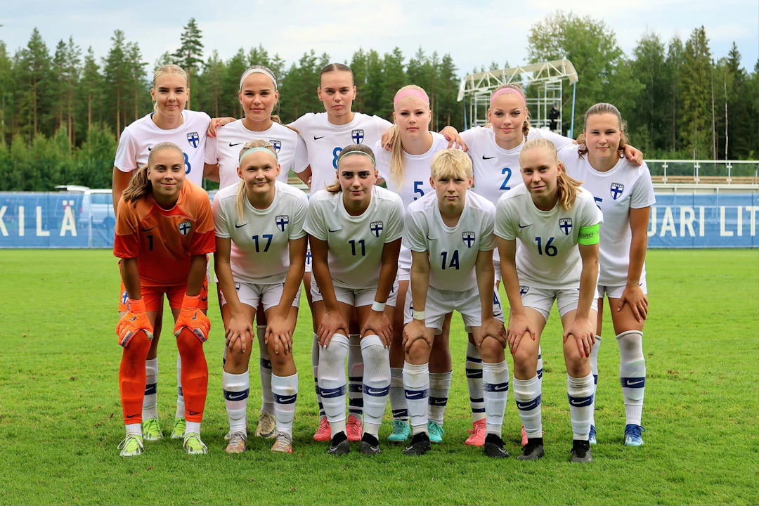Suomen avaus Tshekkiä vastaan.