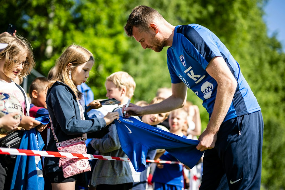 huuhkajat-meet-greet-2-6-2025-palloliitto-fi