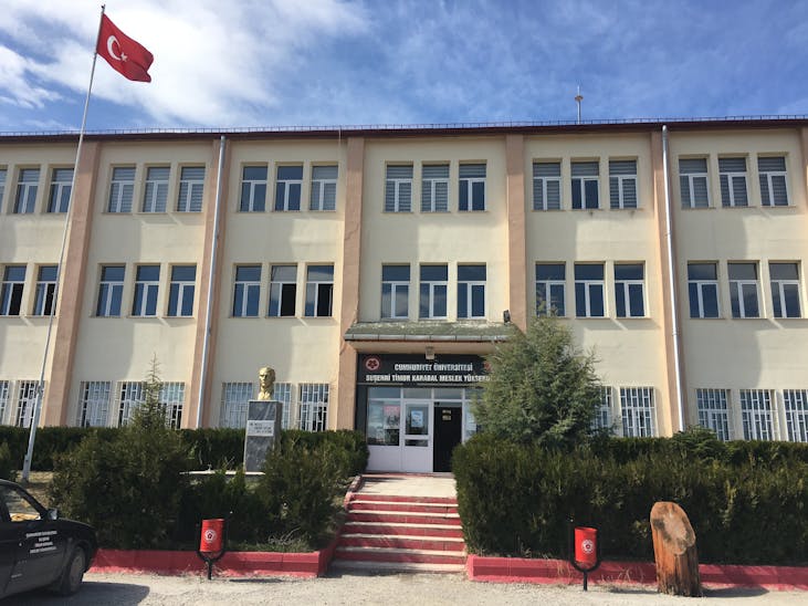 Cumhuriyet Üniversitesi Suşehri Yüksekokulu