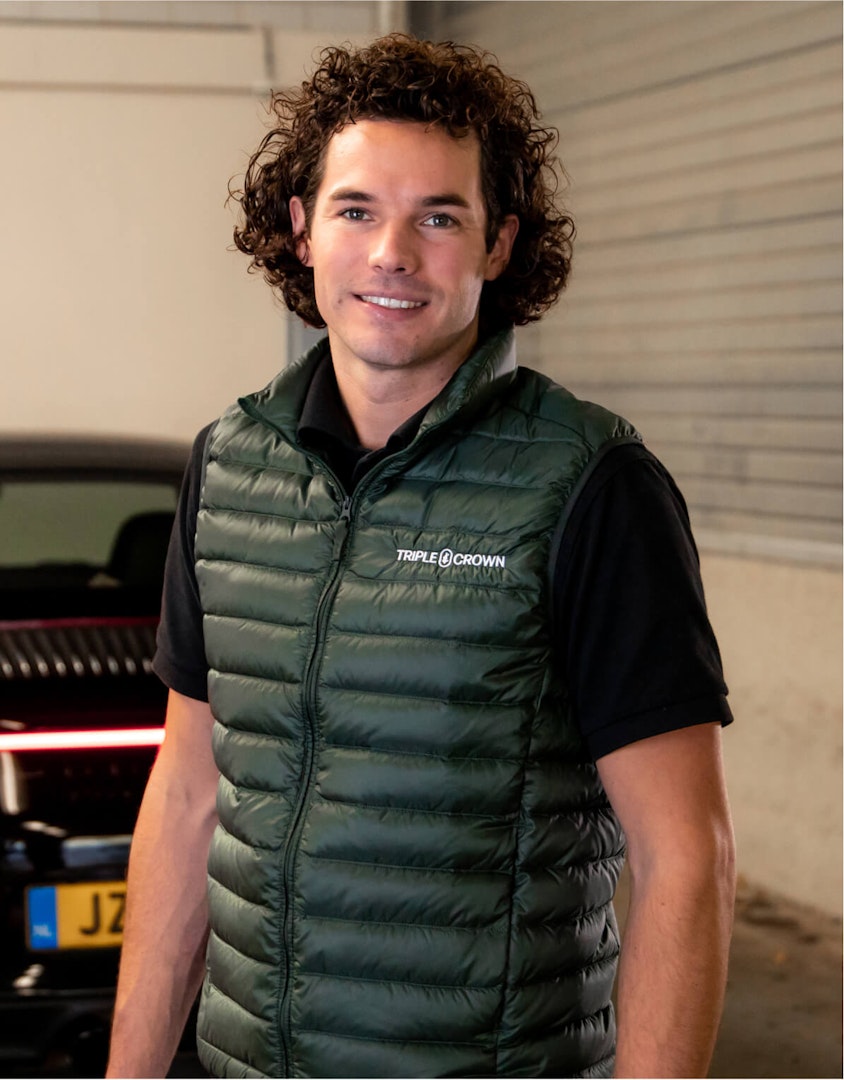 Person in workshop branding bodywarmer design branding logo Stuurmen