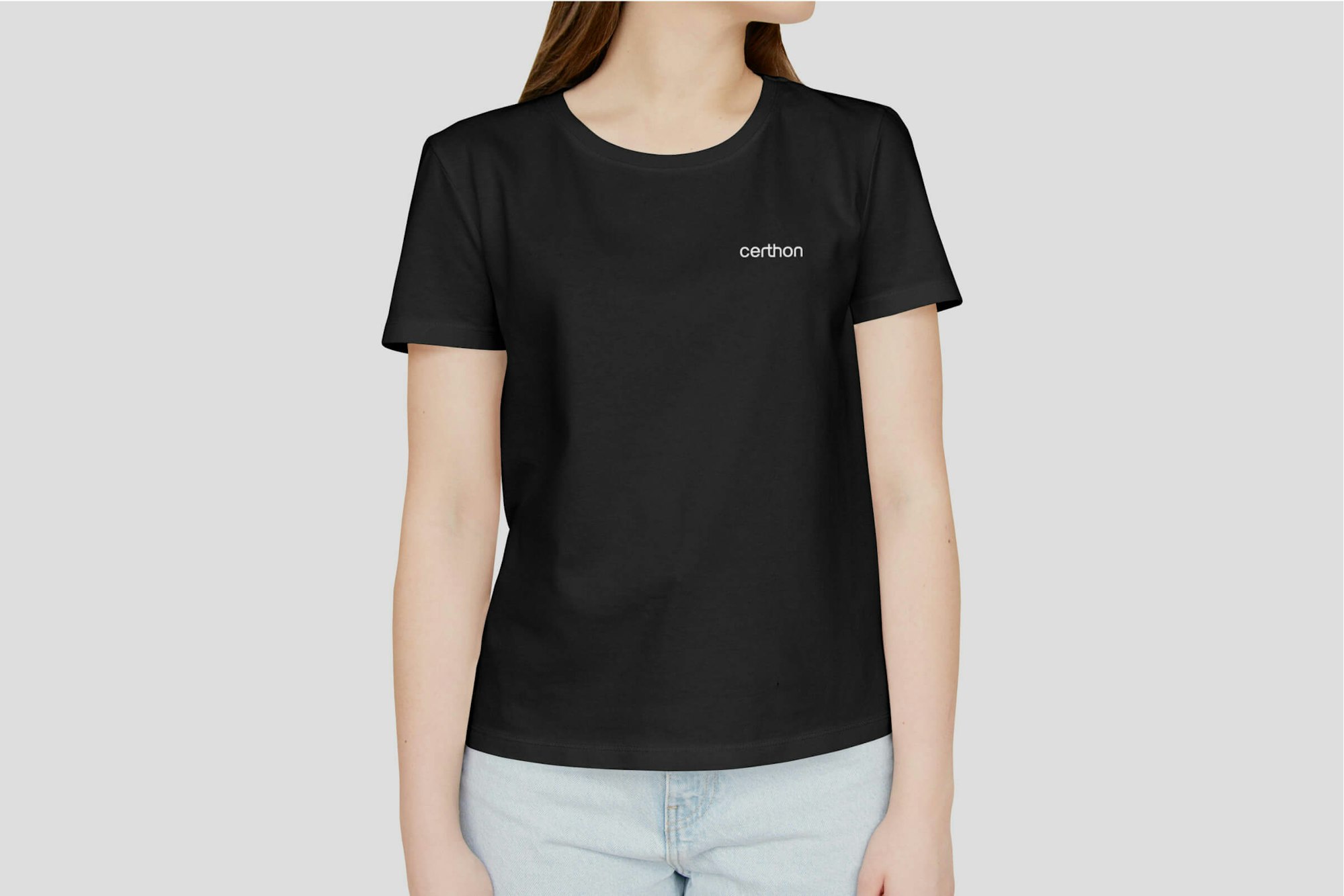 Vrouw draagt Certhon T-Shirt