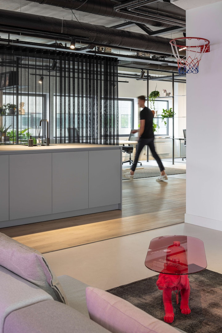 stuurmen-office-walking-effect