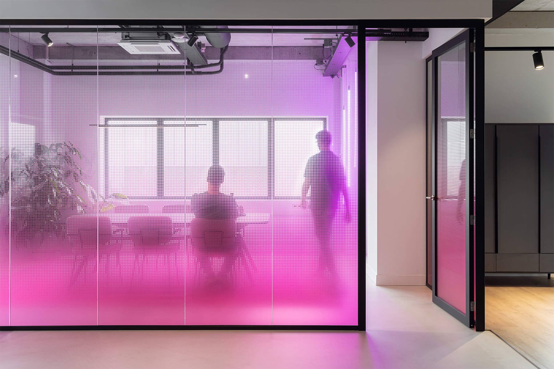 Stuurmen Kantoor Pink Meetingroom