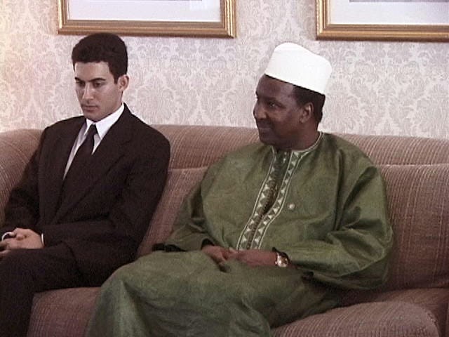 President Alpha Oumar Konare of Mali speaks to the press in New York with Neysan Rassekh, President of GTO, on 8 September 2000 following a round-table discussion on public-private partnerships convened by UNOPS.