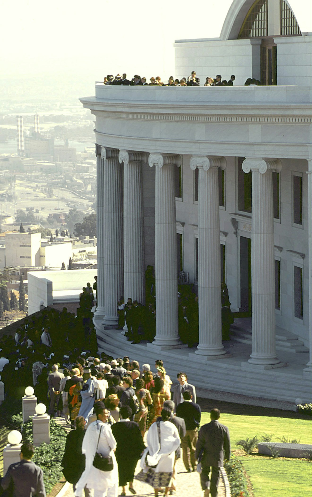 Participants in the conference to inaugurate the International Teaching Centre Building tour the new building on 14 January 2001.