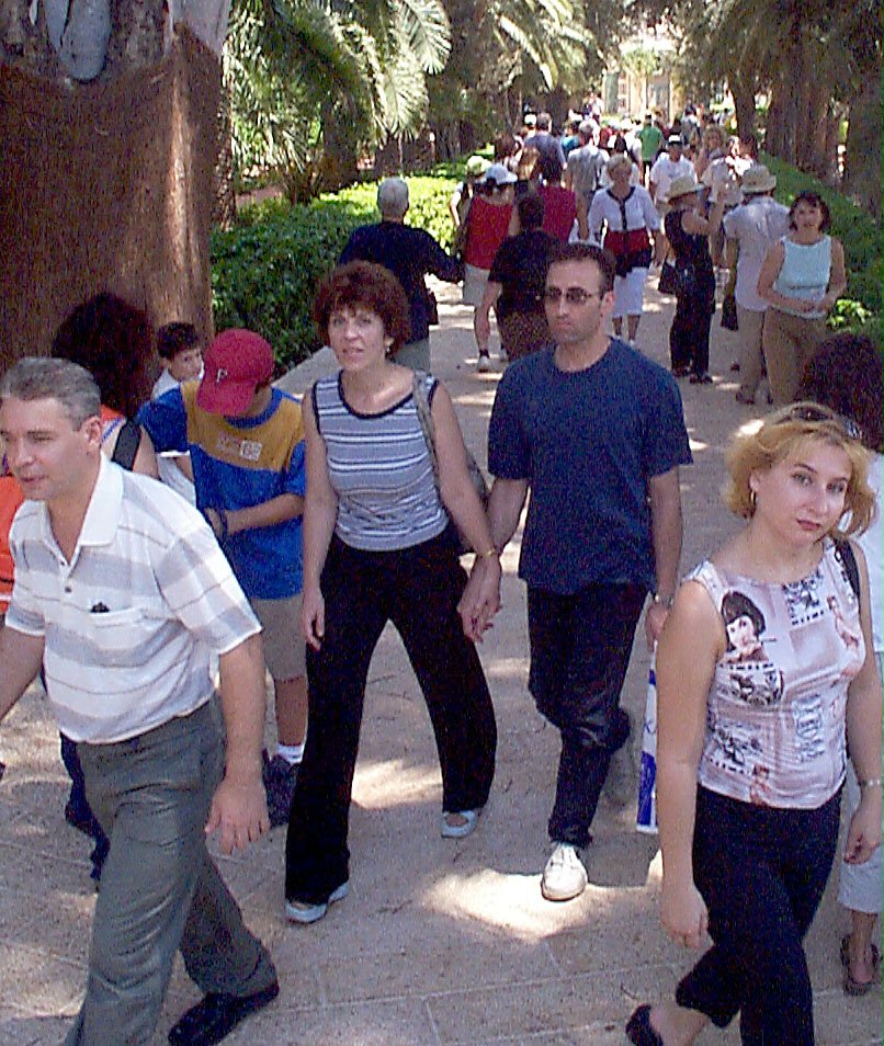 More than 400,000 entries into the Baha'i Terraces on Mount Carmel have been recorded since they opened to the public on 4 June 2001.