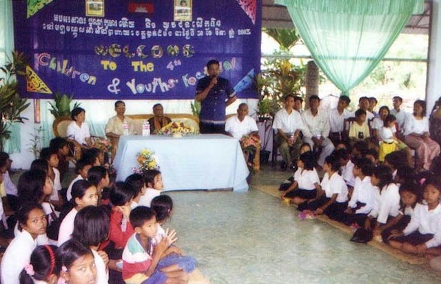 Officials pay tribute to Baha'i children's classes.