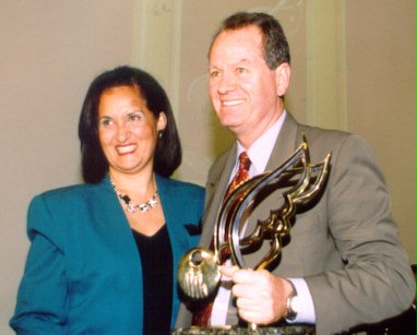 Venus Pezeshk, a member of the National Spiritual Assembly of the Baha'is of Brazil, presents a World Citizenship Award to Roberto Pires, representing the National Child-Hope Movement.
