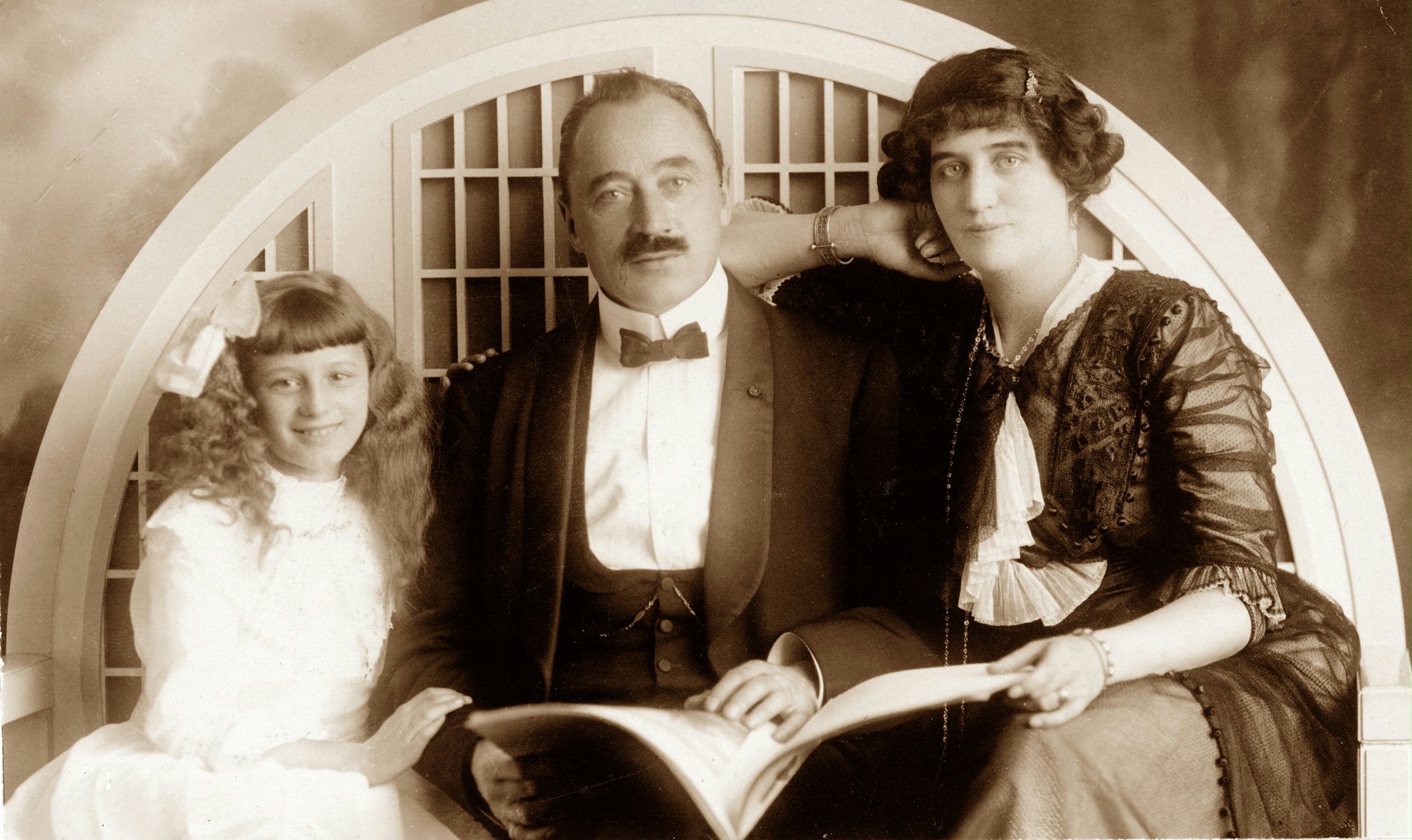 The first Baha'is of Switzerland, Dr. Joseph de Bons and his wife, Edith de Bons, with their daughter, Mona, in 1911.