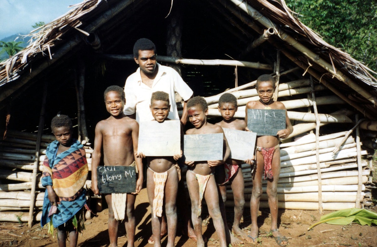 Youth volunteer Lui Albert with his students at the Forchenale Baha'i School, Santo Bush, 1993.