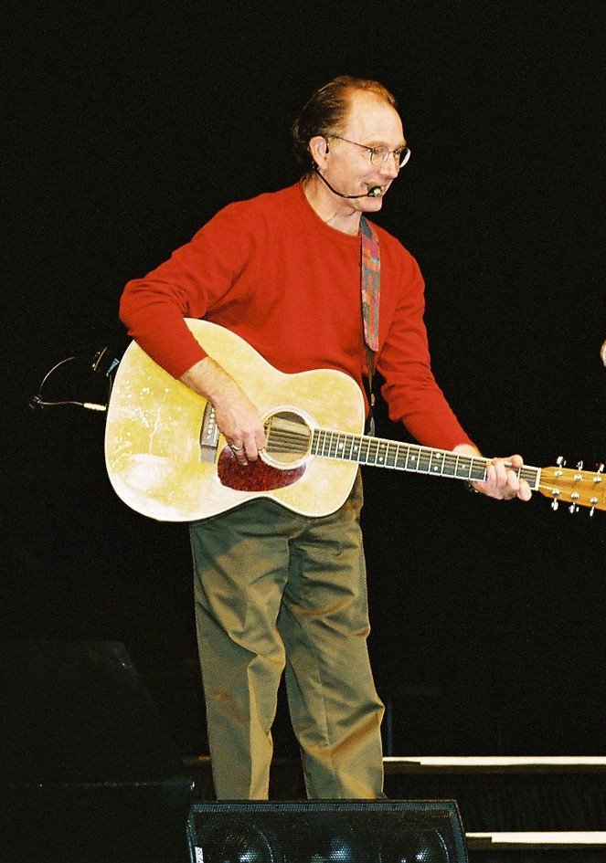 Musician Red Grammer entertaining the children at the conference.