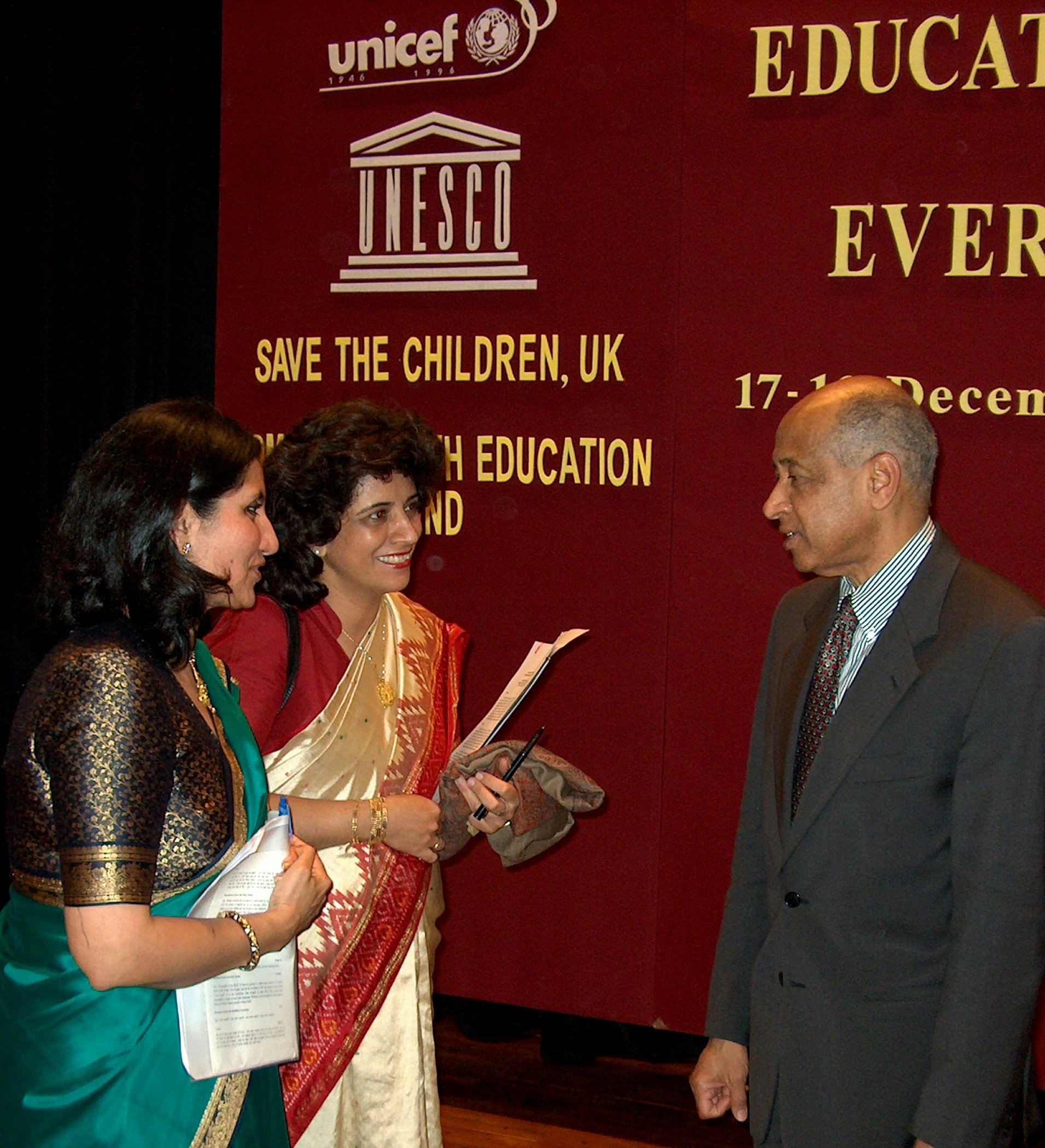 Baha'i representatives Bani Dugal, left, and Farida Vahedi, centre, chat with Sadig Rasheed, Director, UNICEF for South Asia.