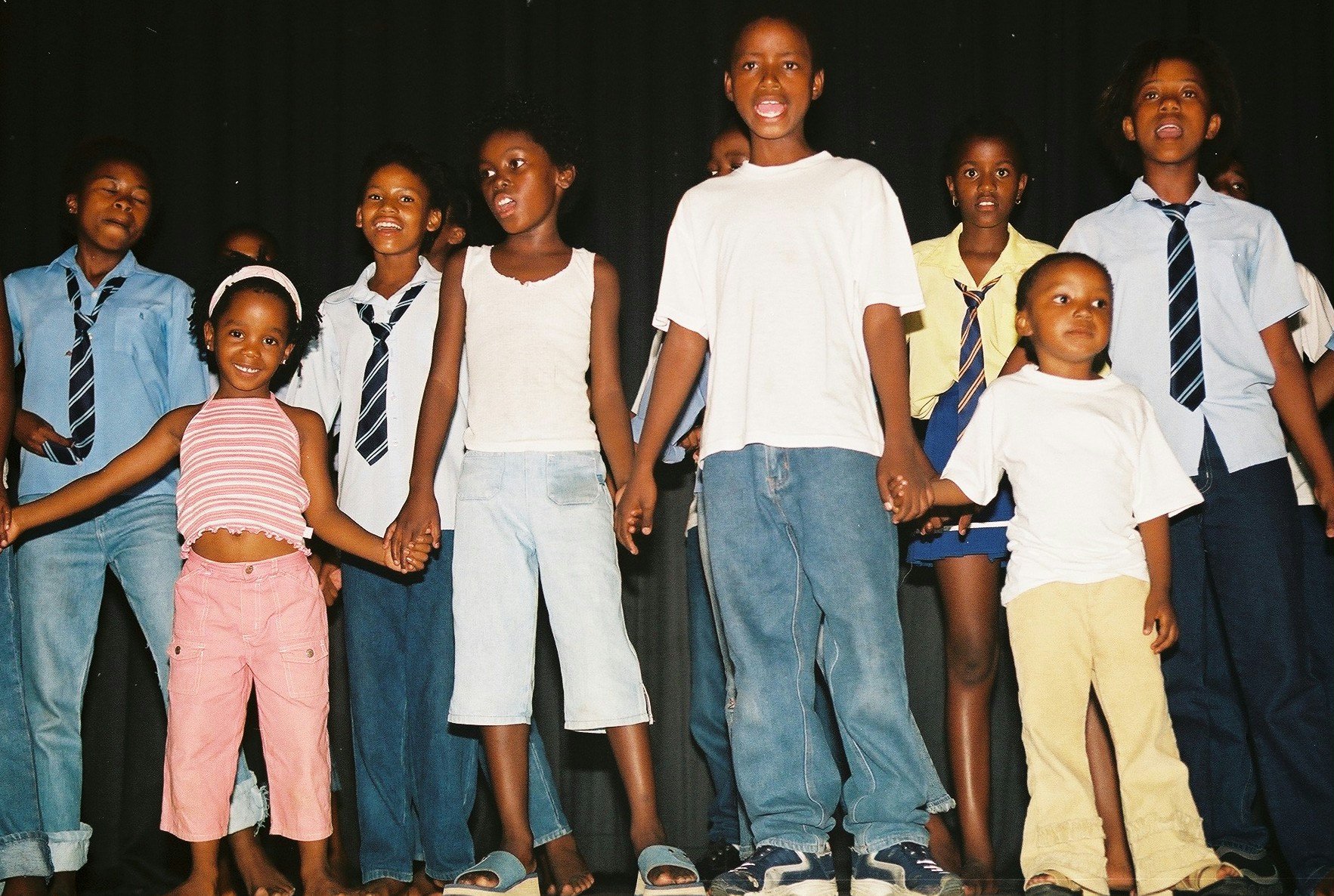 Baha'i children from the Rustenburg area sang and performed a play about "Rainbow" people, which depicted the oneness of mankind.