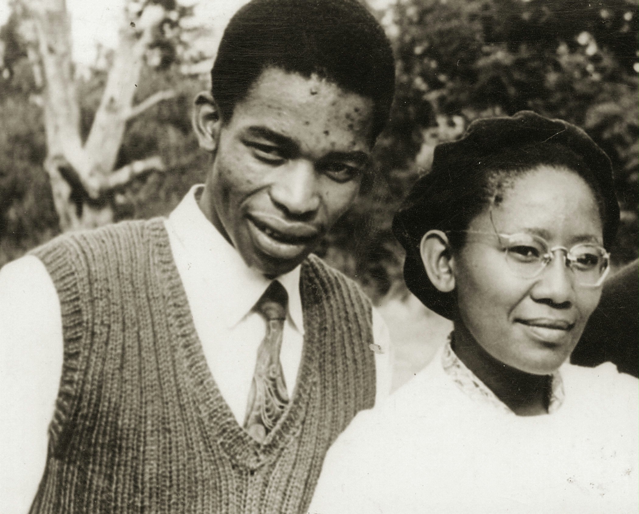 The first South African woman to become a Baha'i, Dorothy Senne, with her husband, Ephens.