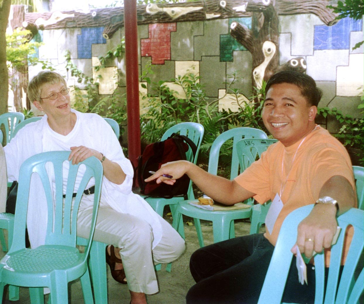 Choir conductor Franco Aquino (right) with choir member Bonnie Ellis.