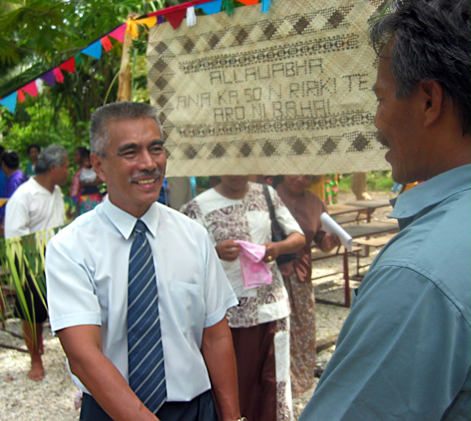 The President of Kiribati, Anote Tong (left), being greeted by Iotebatu Tiare, the chairman of the National Spiritual Assembly of the Baha'is of Kiribati. Photo courtesy of "Te Uekera" newspaper.
