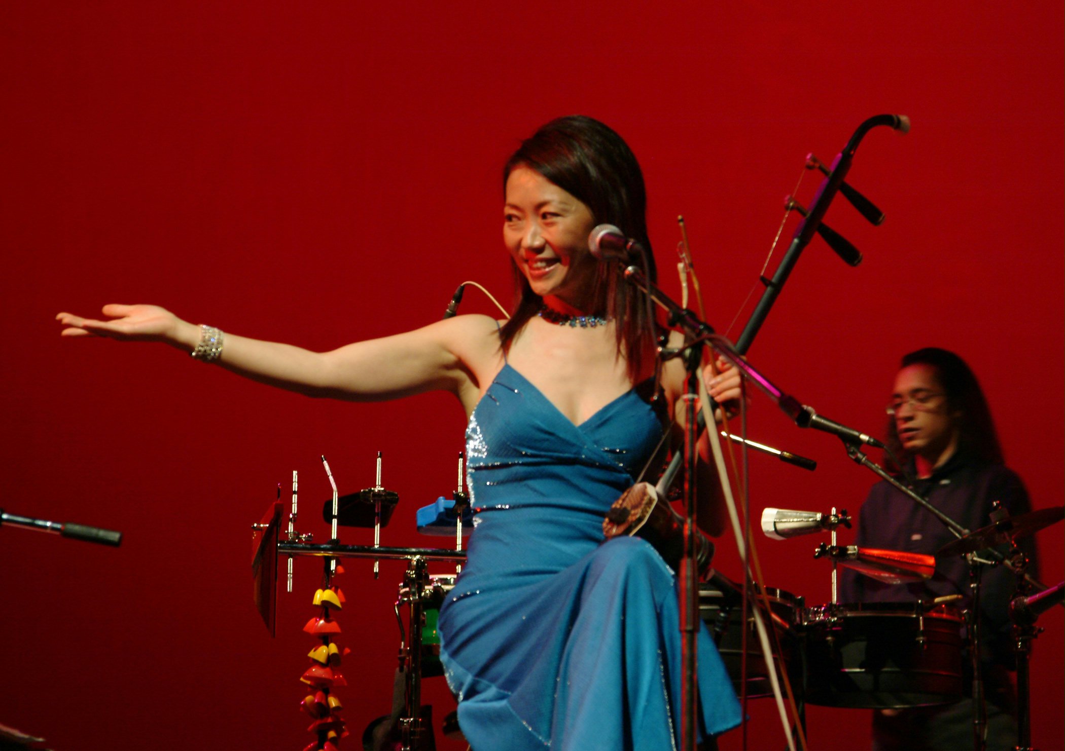 Erhu virtuoso Lin Cheng. Photo by Alistair Eagle.