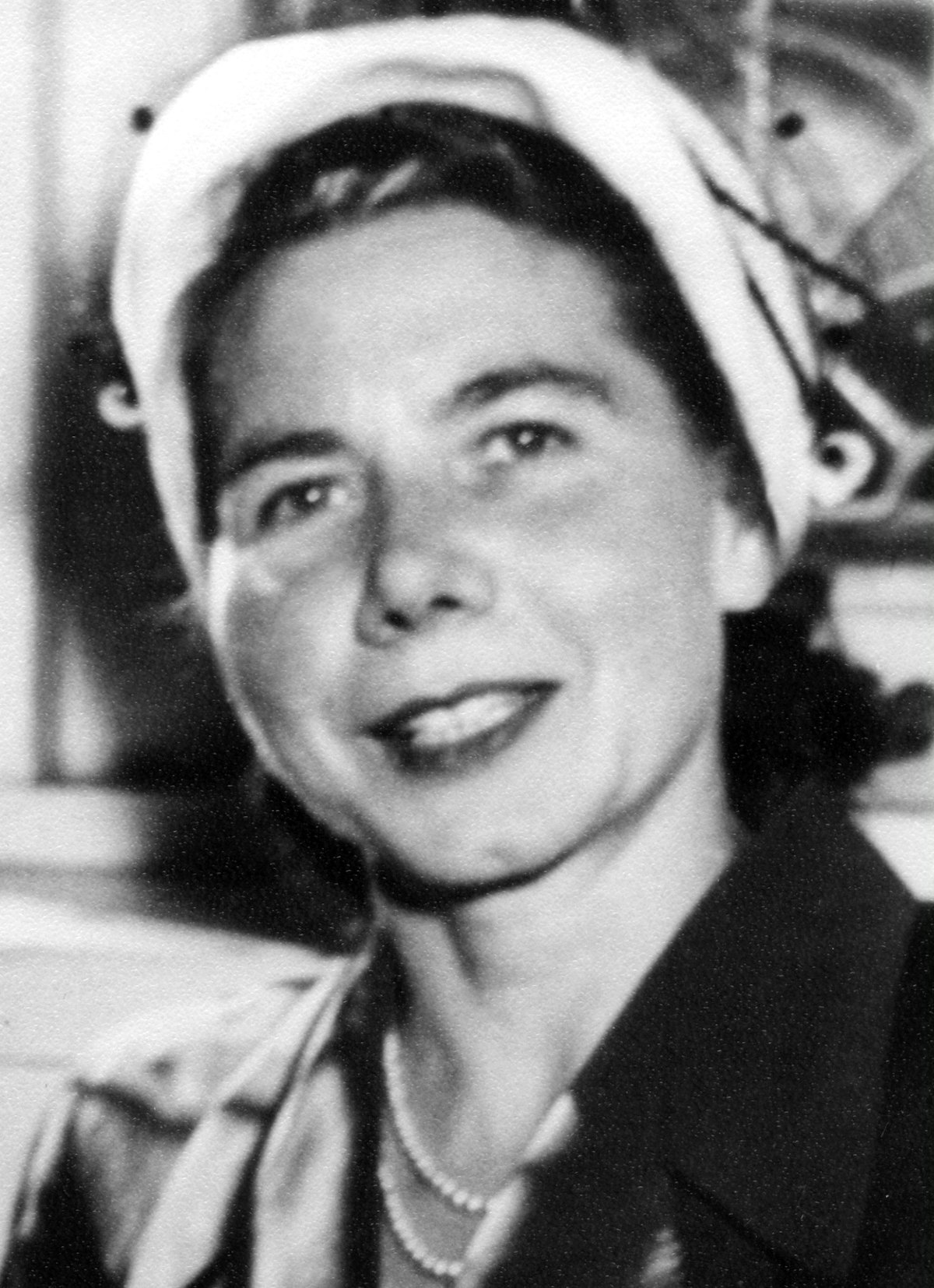 Violet Hoehnke (1916-2004).