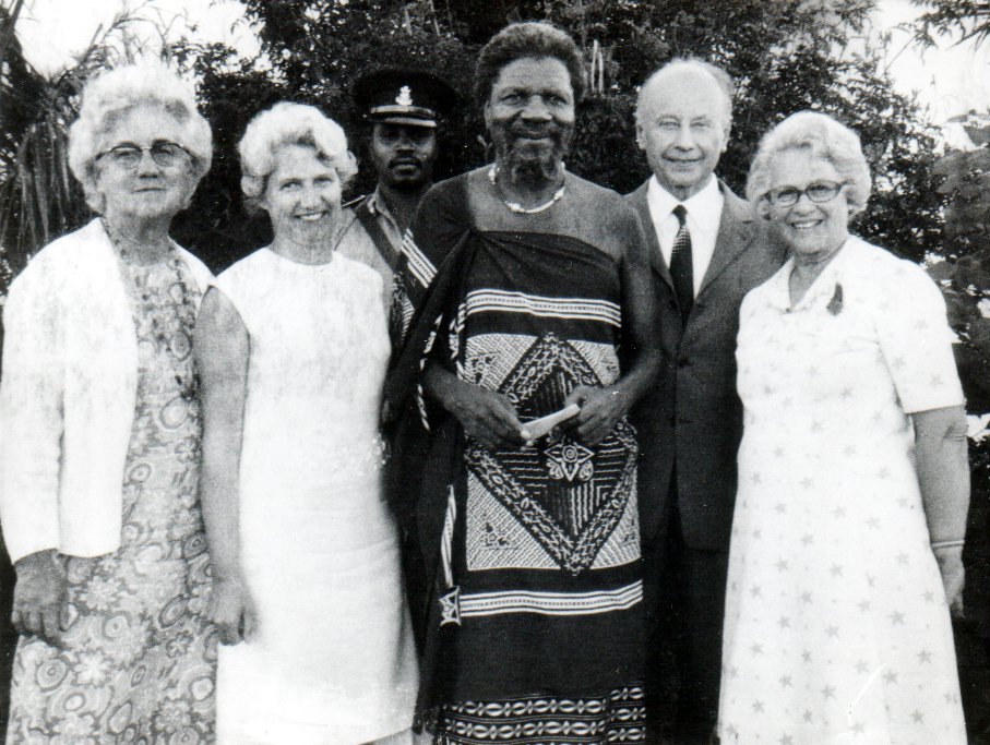 Dr. Adelbert Muhlschlegel, a Hand of the Cause (second from right), with King Sobhuza II (center). Others pictured (left to right) Helen Wilks, Mrs. Muhlschlegel, an aide to the King, and Valera Allen (far right).
