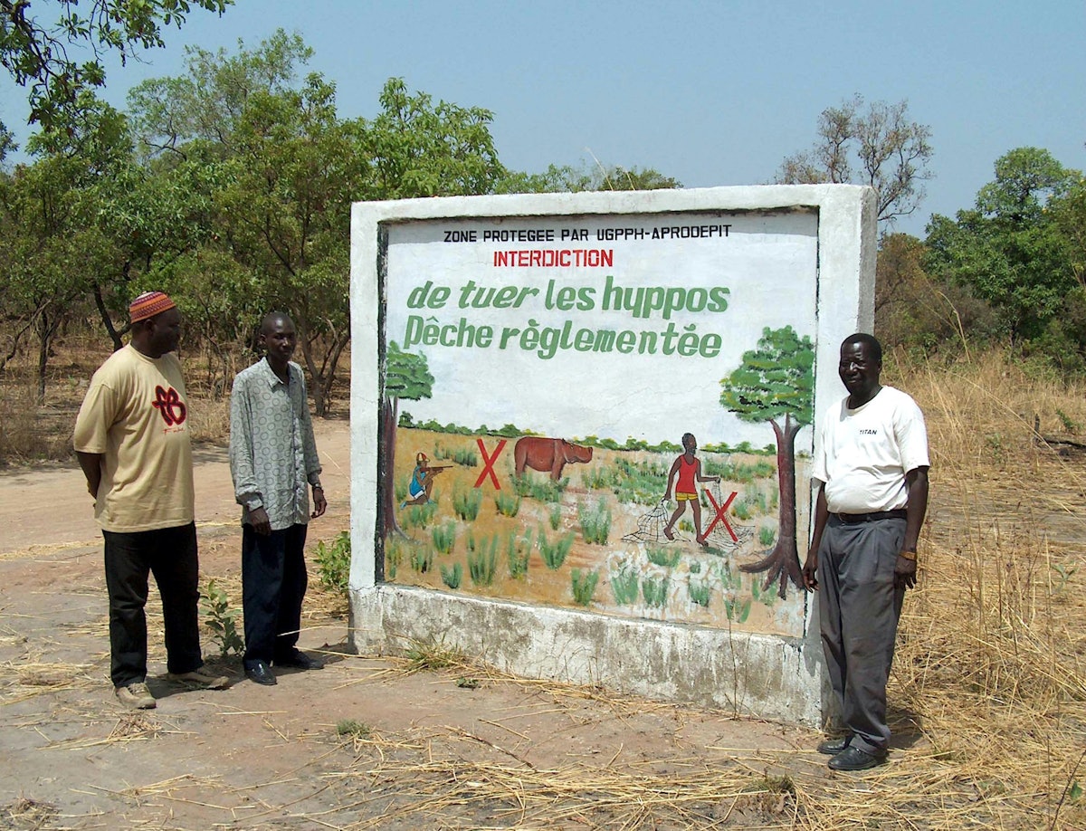 A sign indicating a protected zone for hippopotamuses established in association with APRODEPIT.